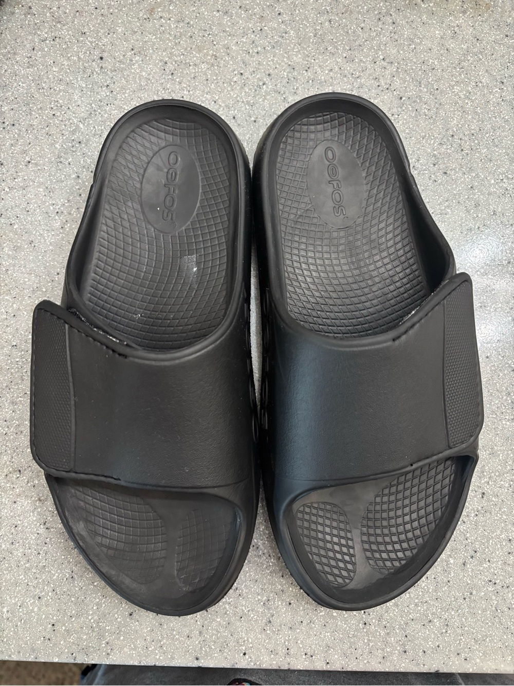 OOFOS Women’s Black Adjustable Strap Recovery Slides